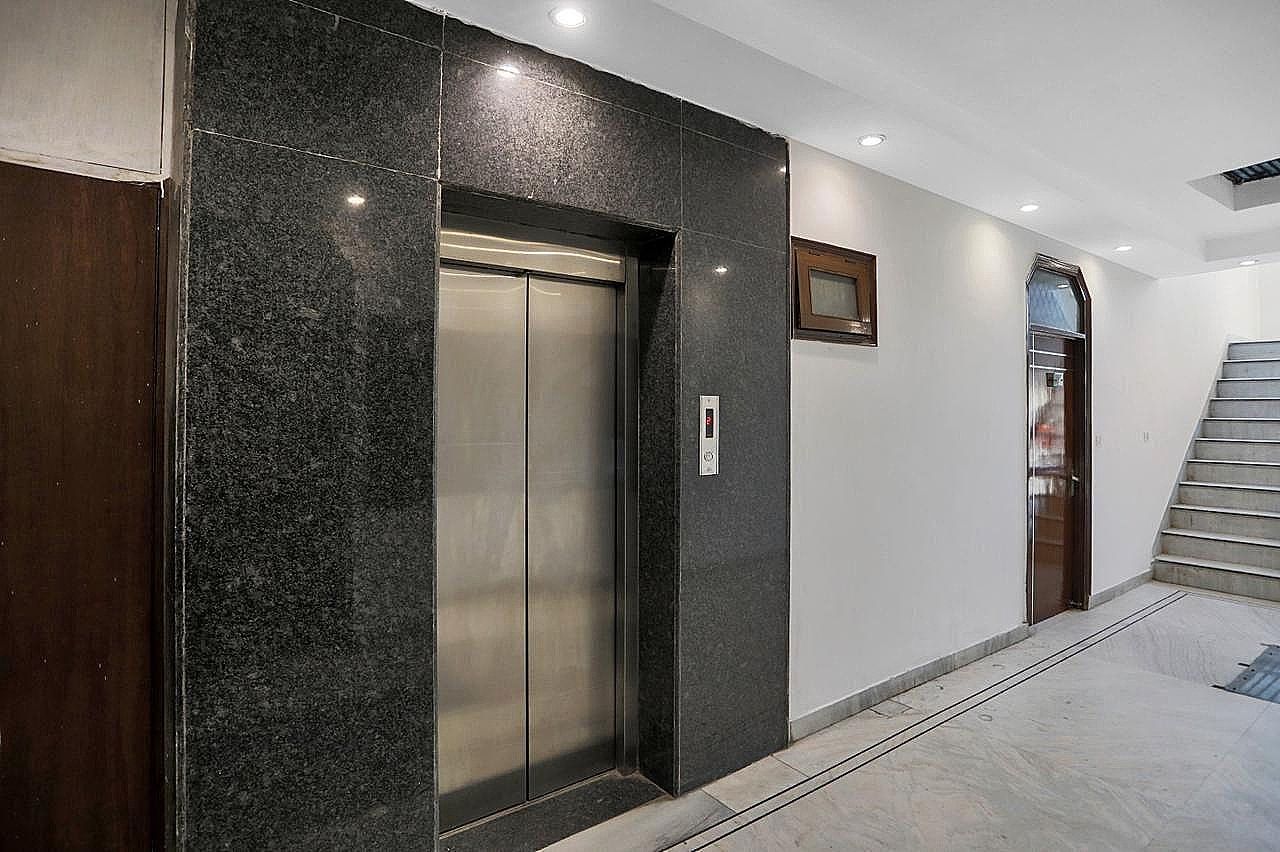undefined Hotel Om Plaza 8
