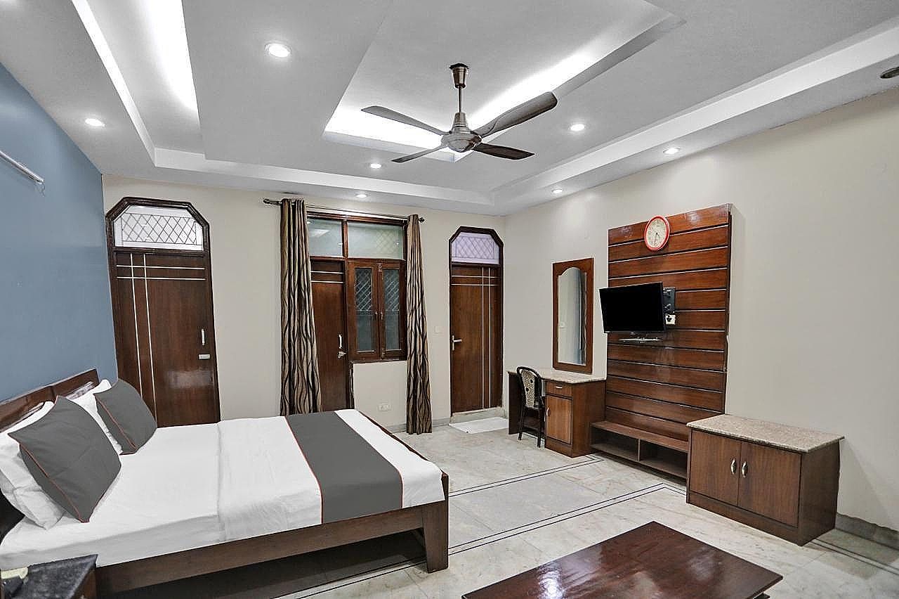 undefined Hotel Om Plaza 5