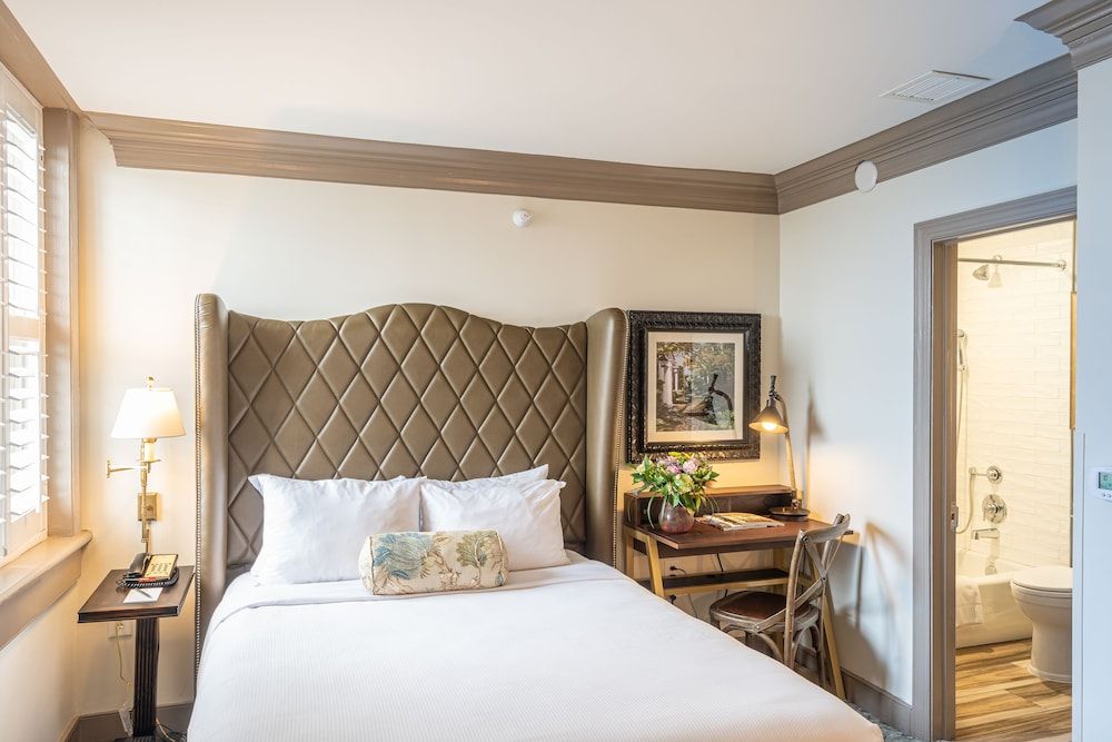 Andrew Pinckney Inn Traditional Queen 2