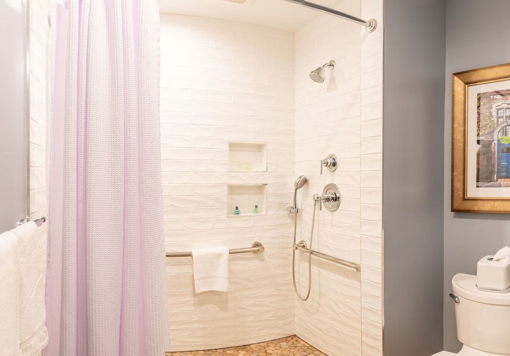 Andrew Pinckney Inn Accessible Queen 4