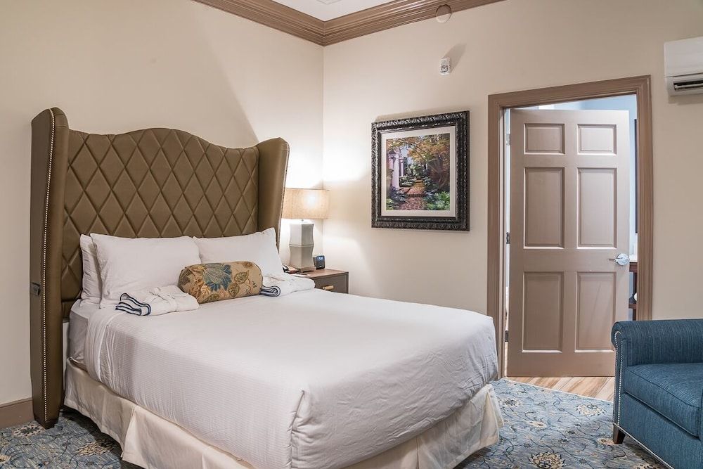 Andrew Pinckney Inn Accessible Queen 3