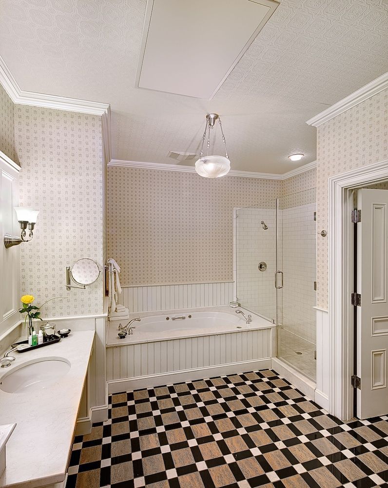 Wentworth Mansion Deluxe Room, 1 King Bed 4