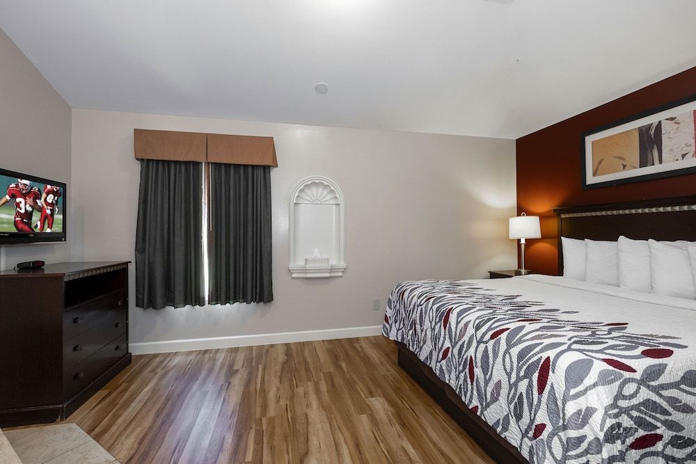 Standard Suite, 1 King Bed, Non Smoking, Jetted Tub (Jetted Tub)