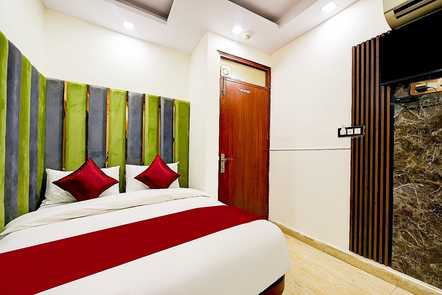Deluxe Room With AC - Free WIFI