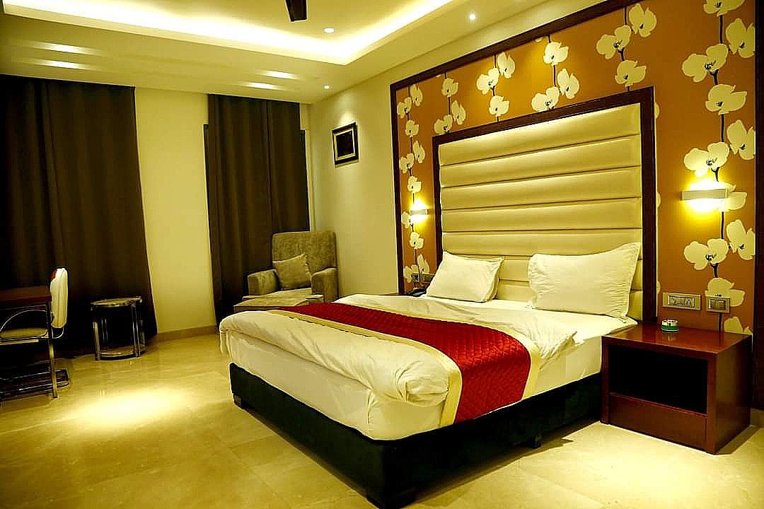 Super Deluxe Room with Bathtub