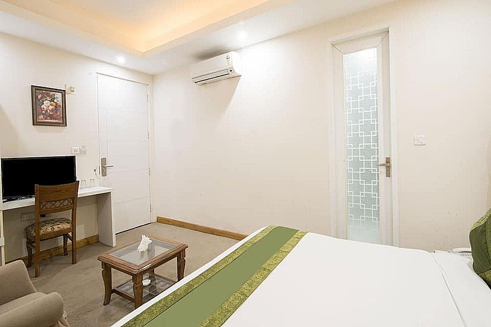 Treebo La Mirage Suite Standard Double Room