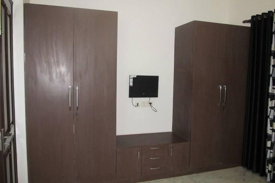 undefined Arcade Inn 6