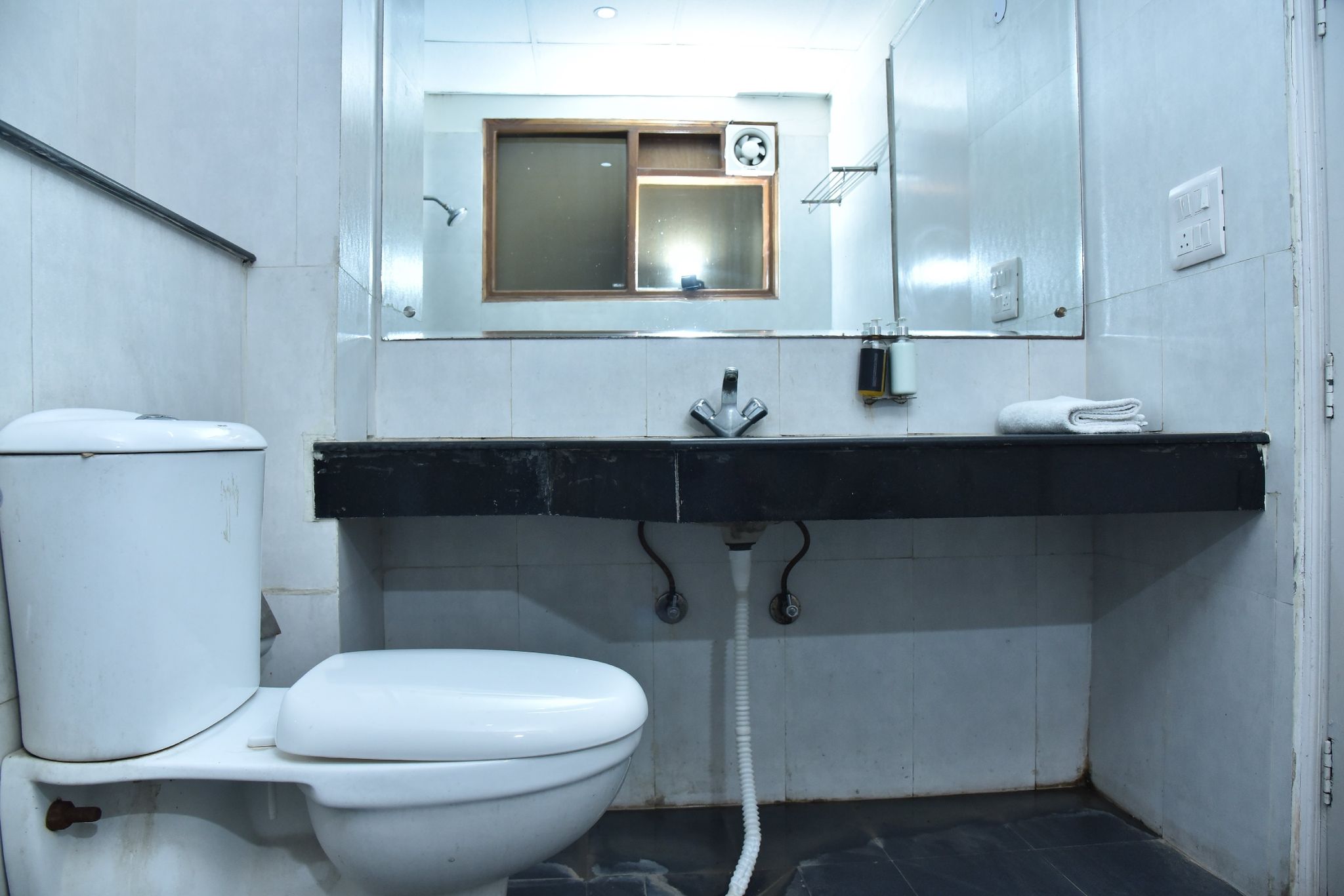 Pantao Stays Noida Deluxe Room 11