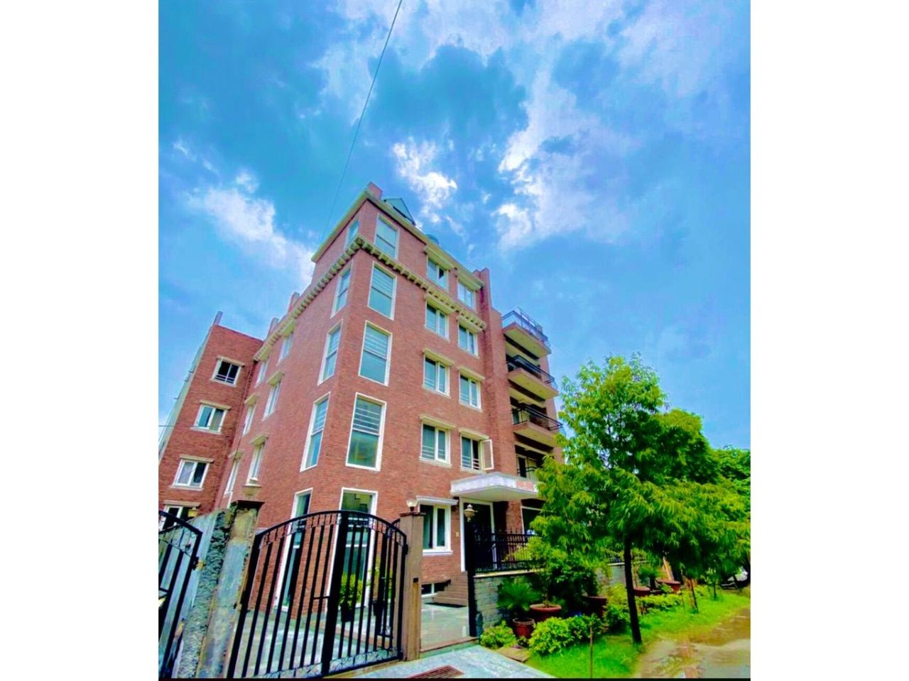 Casa Meera Hotel, Noida