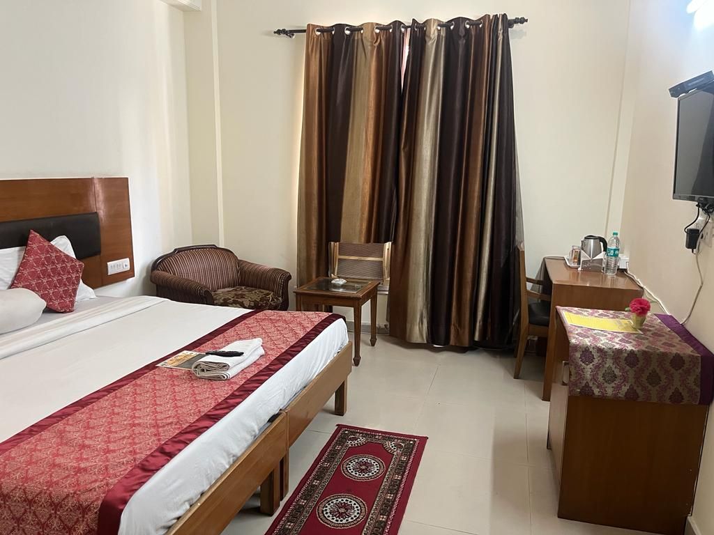 Pantao Stays Noida Deluxe Room 10
