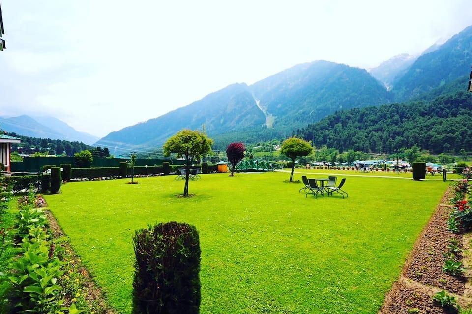 Hotel Lawn