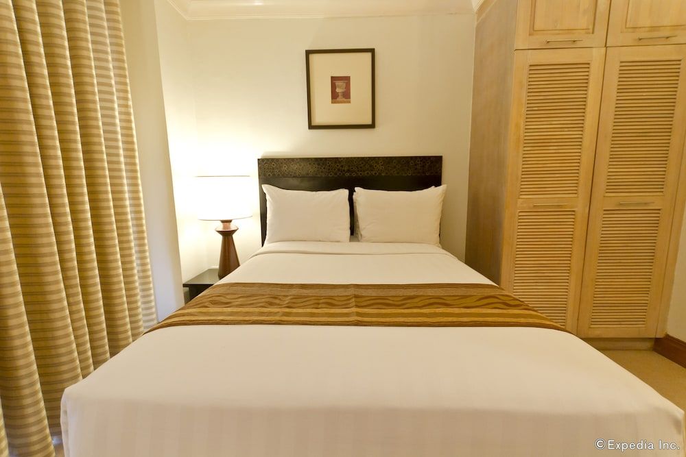 Crown Regency Suites & Residences - Mactan Deluxe Suite (3-bedroom) 7