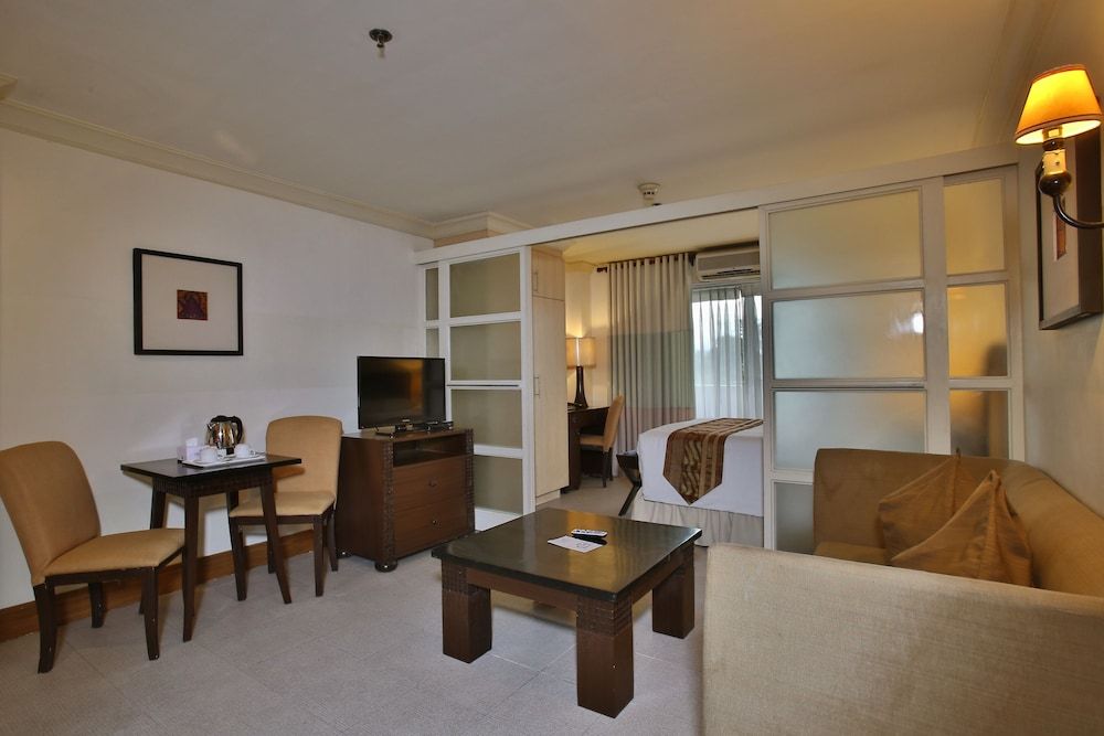 Crown Regency Suites & Residences - Mactan Suite (1-bedroom) 17