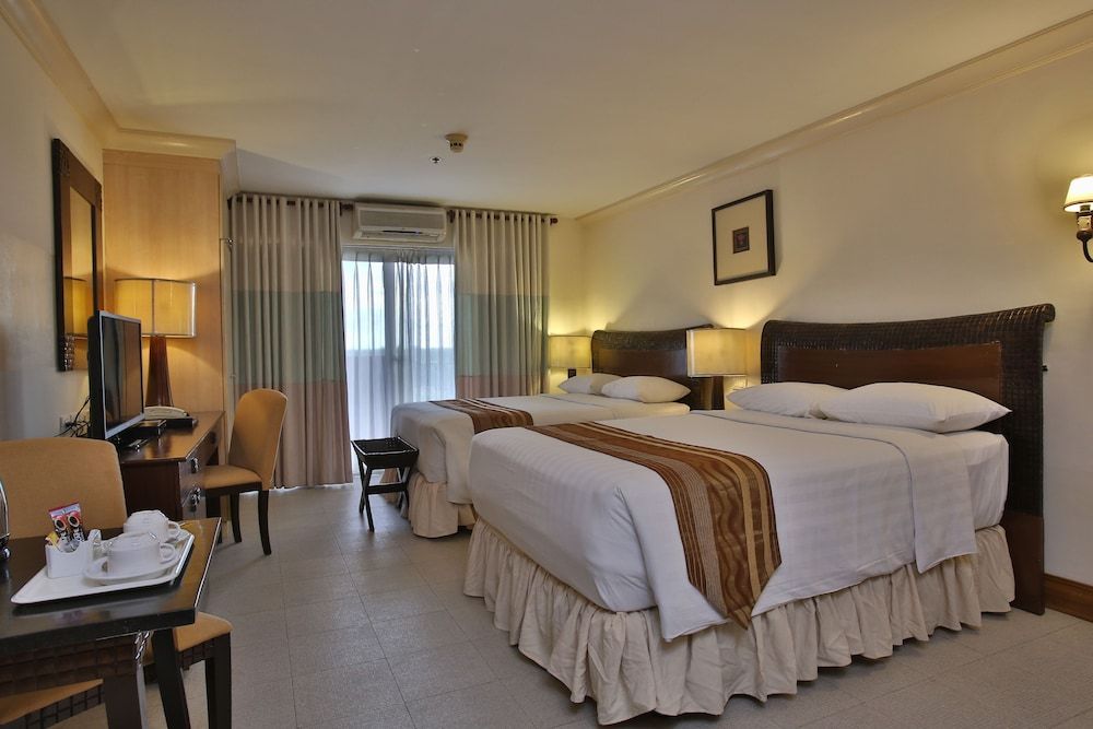 Crown Regency Suites & Residences - Mactan Suite (1-bedroom) 8