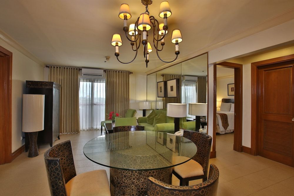 Crown Regency Suites & Residences - Mactan Deluxe Suite (3-bedroom) 14