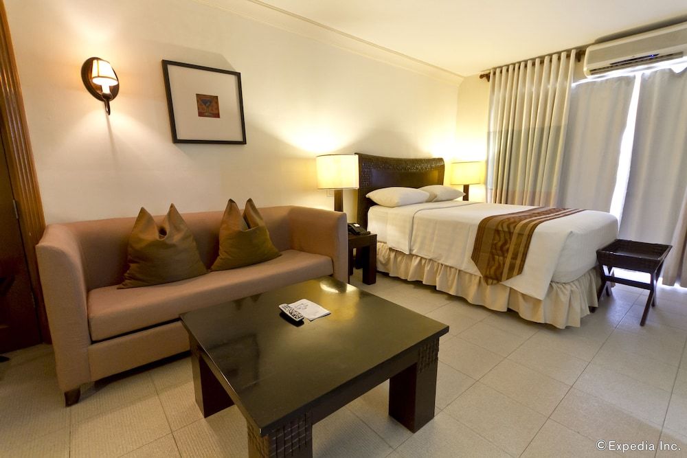 Crown Regency Suites & Residences - Mactan Suite (1-bedroom)