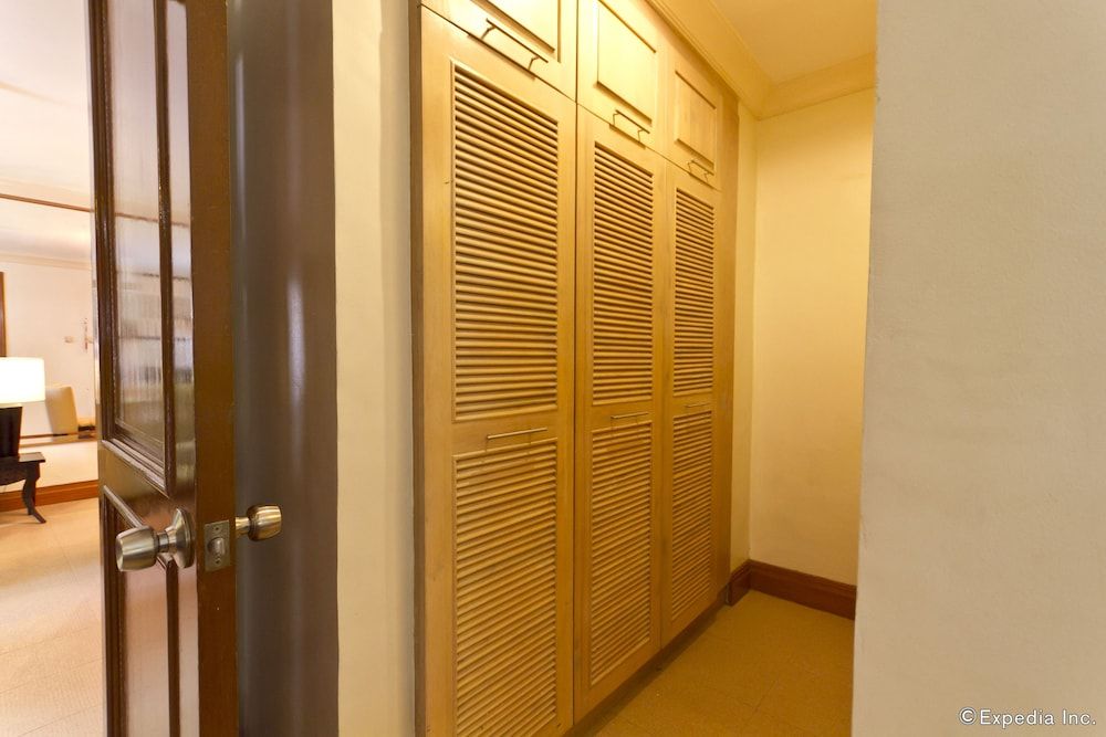 Crown Regency Suites & Residences - Mactan Deluxe Suite (3-bedroom) 15