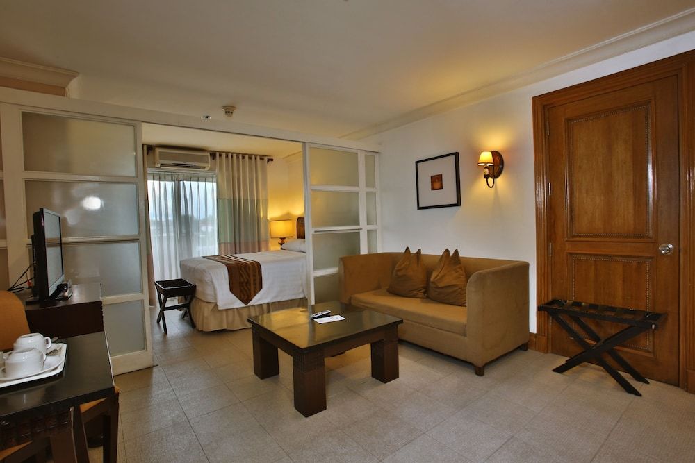 Crown Regency Suites & Residences - Mactan Suite (1-bedroom) 16