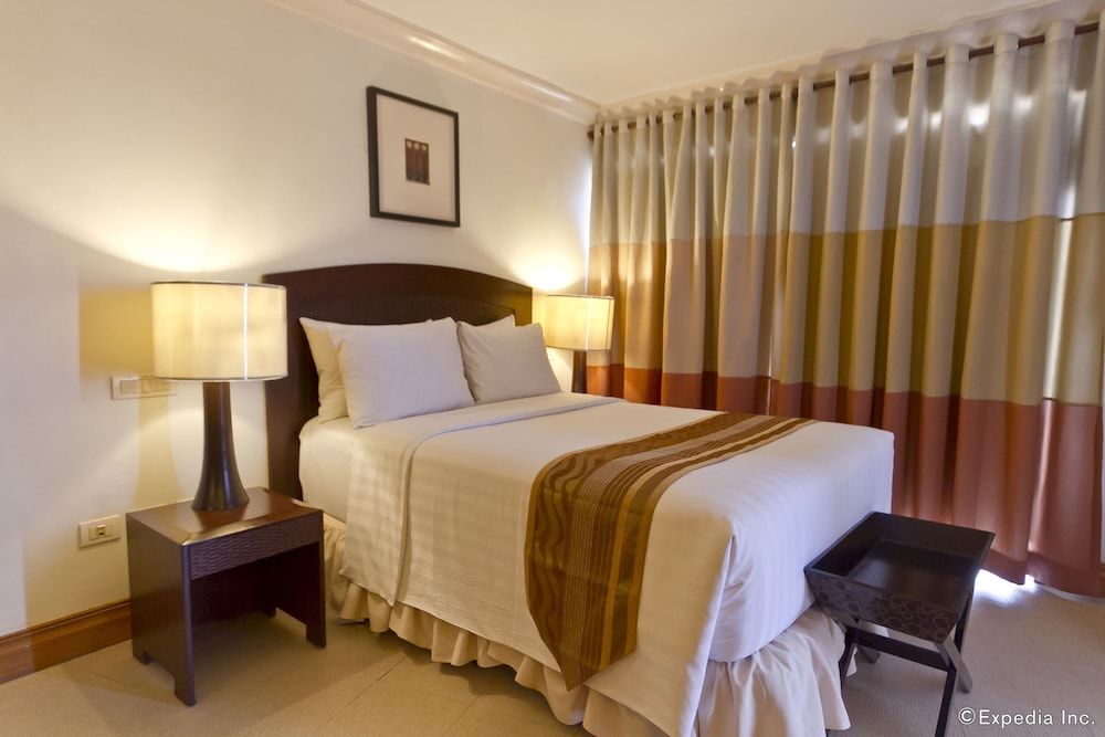 Crown Regency Suites & Residences - Mactan Deluxe Suite (2-bedroom) 2