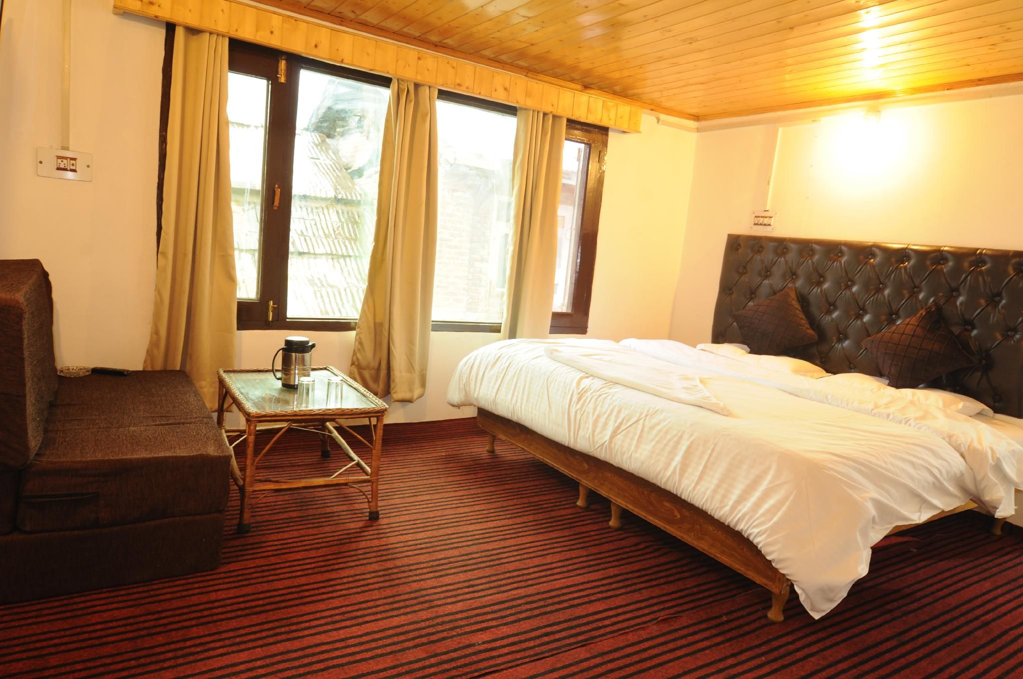 Kashmir House Pahalgam Deluxe Bed Room 9