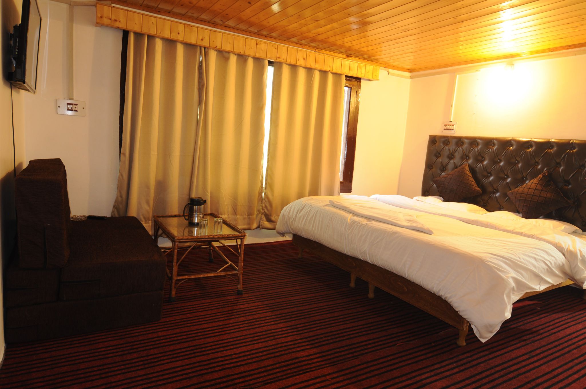 Kashmir House Pahalgam Deluxe Bed Room 5