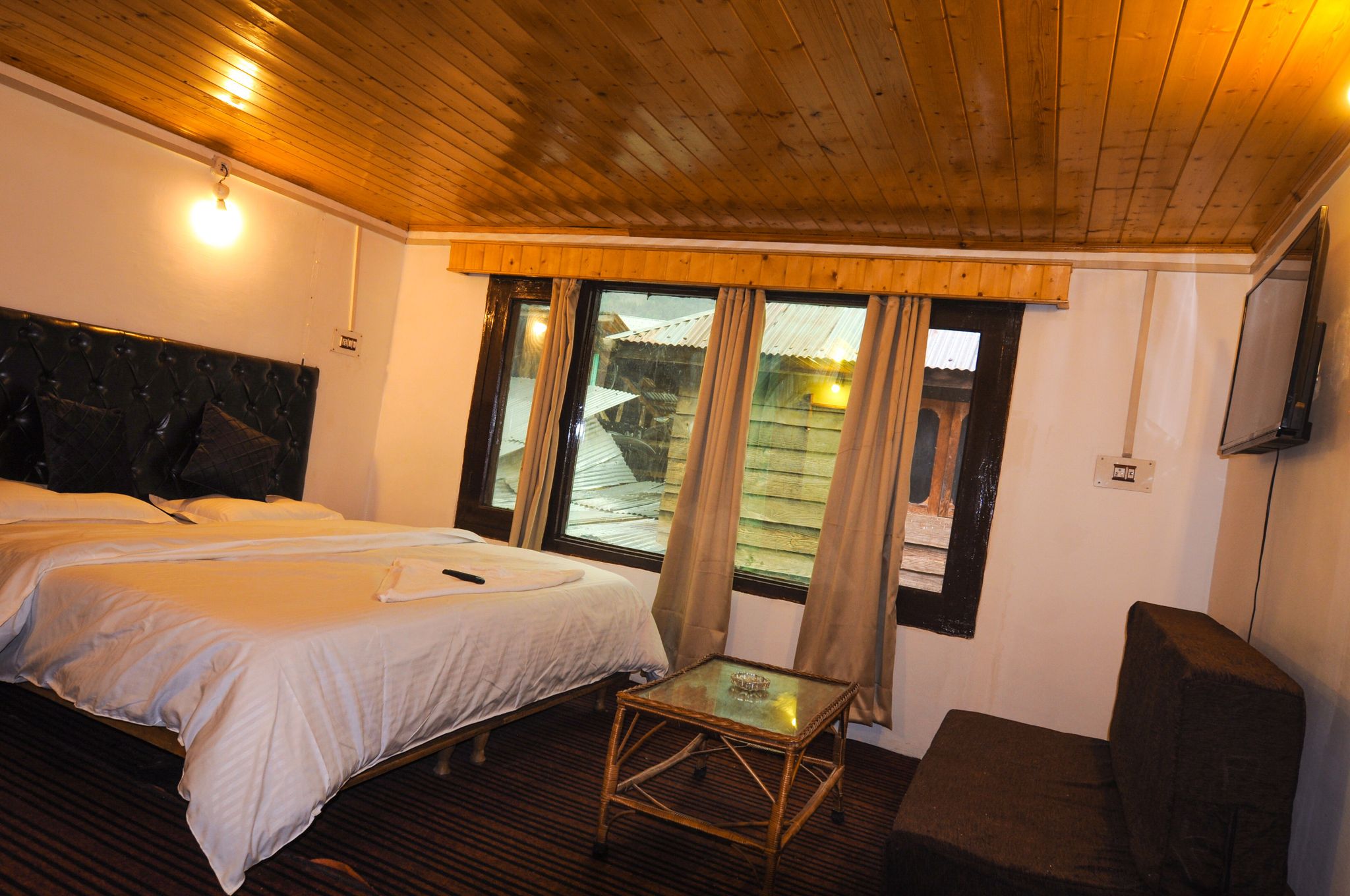 Kashmir House Pahalgam Deluxe Bed Room 13