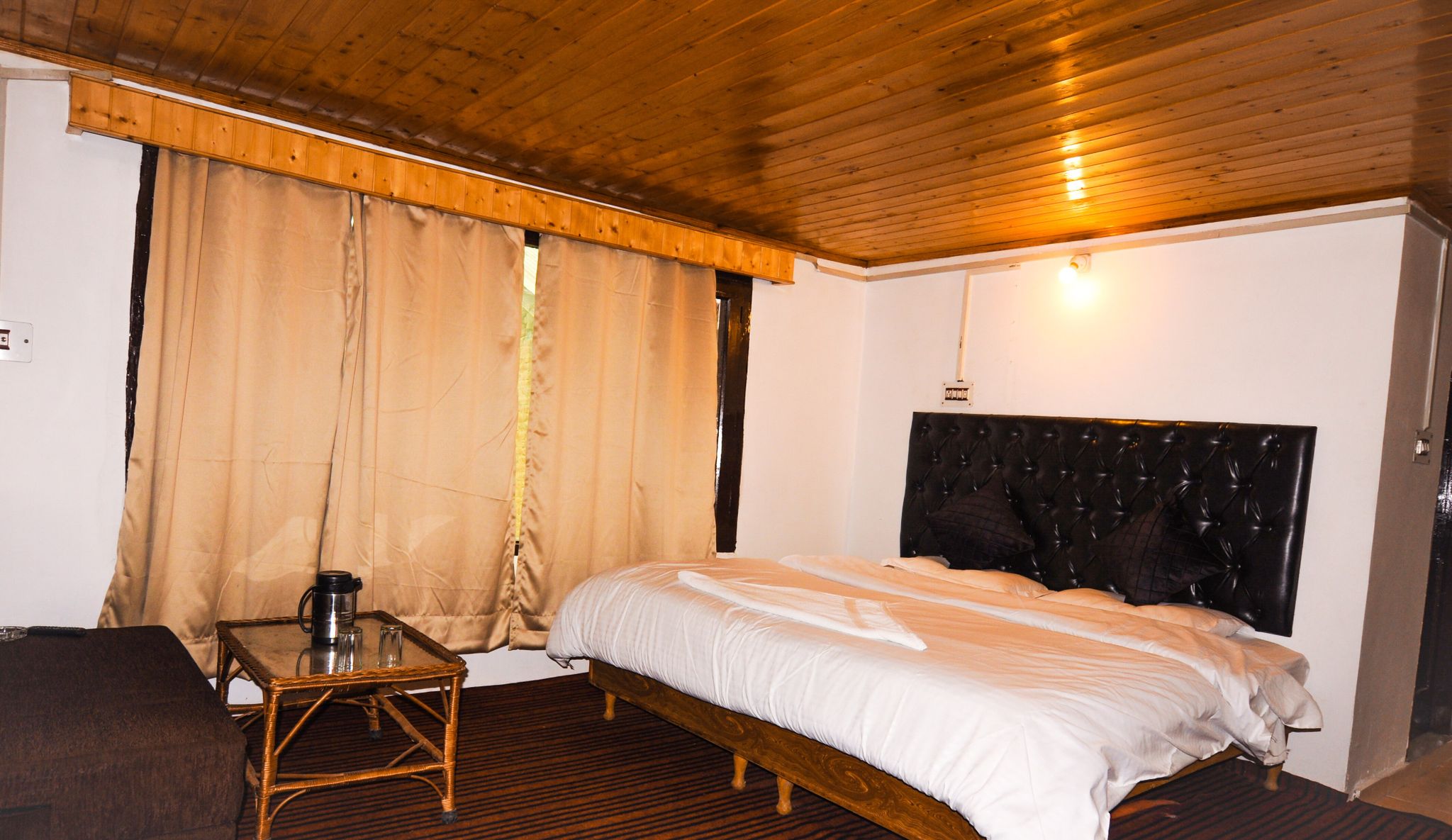 Kashmir House Pahalgam Deluxe Bed Room 9