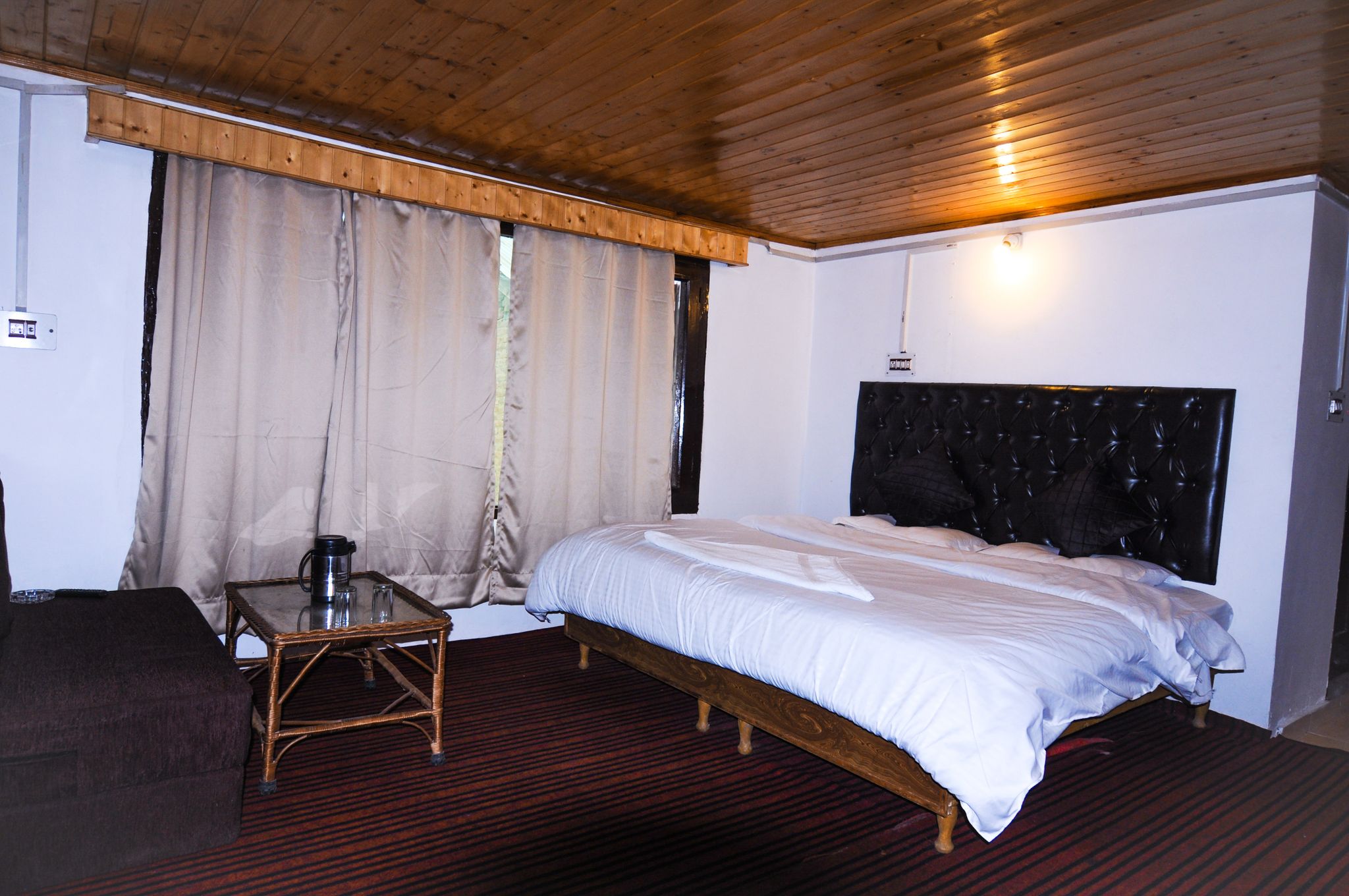 Kashmir House Pahalgam Deluxe Bed Room 12