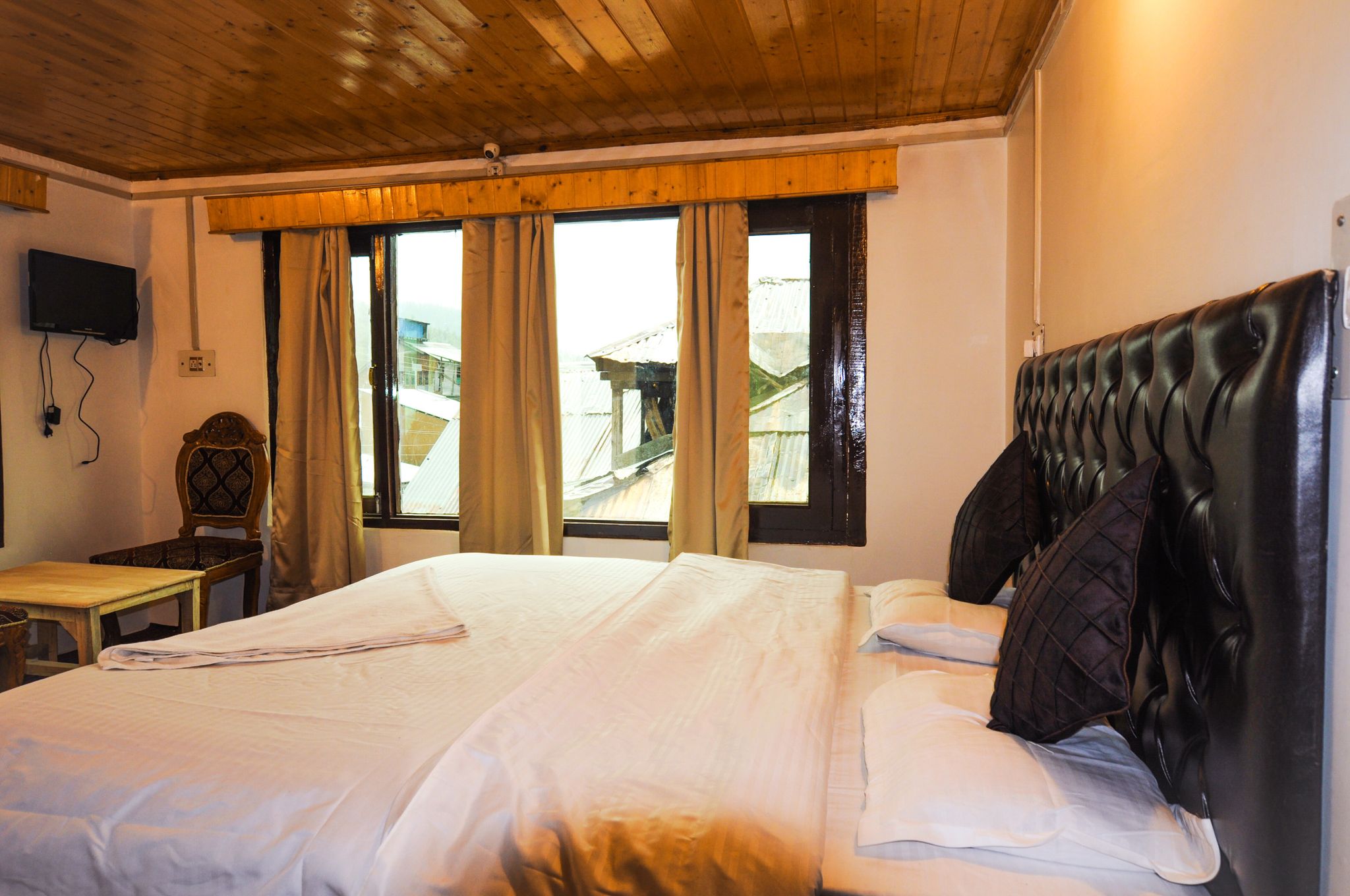 Kashmir House Pahalgam Deluxe Bed Room 7