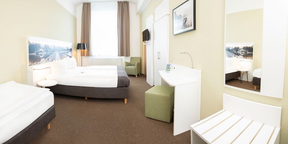 Hotel am Schlosspark Family Room 4