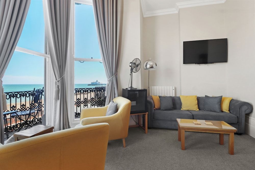 Beach Front Guest House Superior Suite, Sea View (King bed, first floor) 11