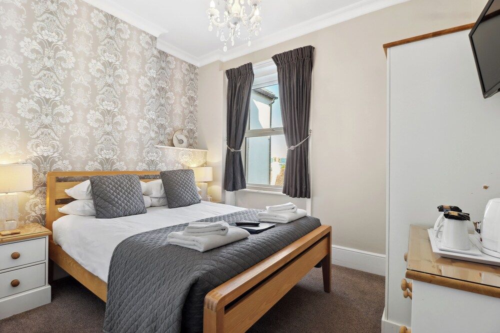 Beach Front Guest House Double Room 6