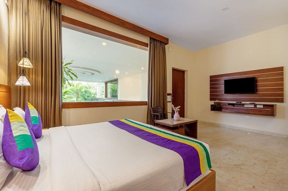 Treebo Premium Villa Escape In With Pool View Deluxe Double Room 3
