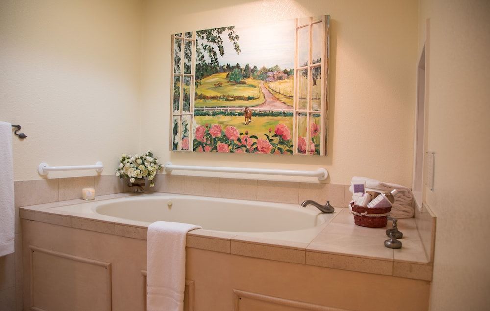 Deep Soaking Bathtub