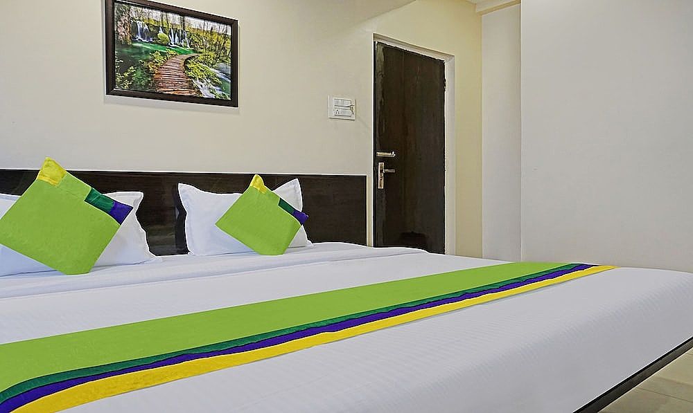 Itsy Hotels Chetan Executive Hadapsar Phursungi Standard Double Room 10