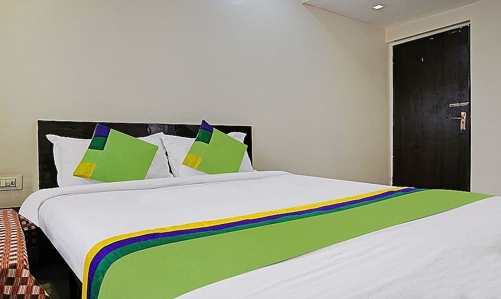 Itsy Hotels Chetan Executive Hadapsar Phursungi Standard Double Room 8