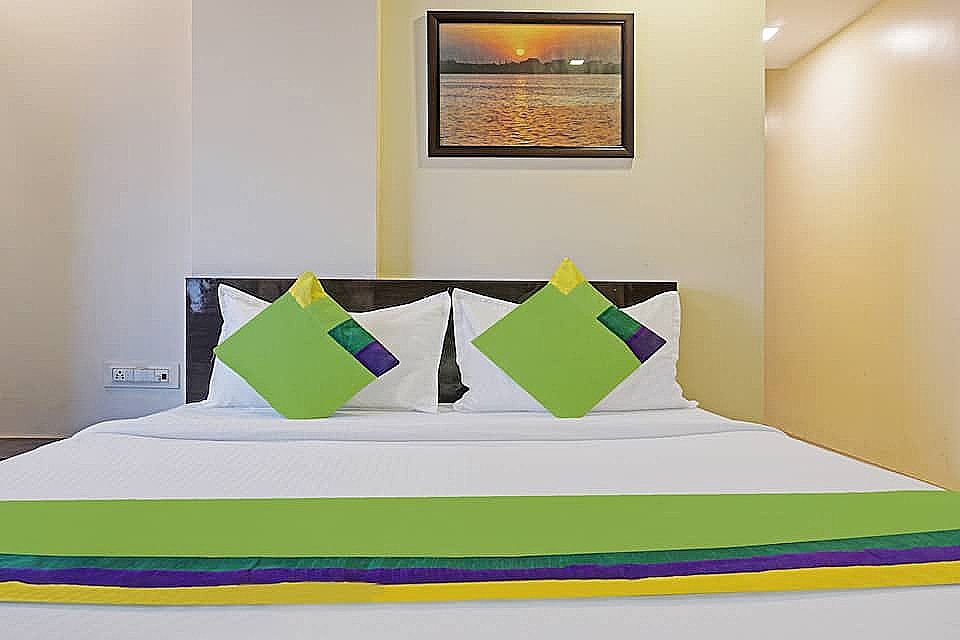 Itsy Hotels Chetan Executive Hadapsar Phursungi Standard Double Room 11