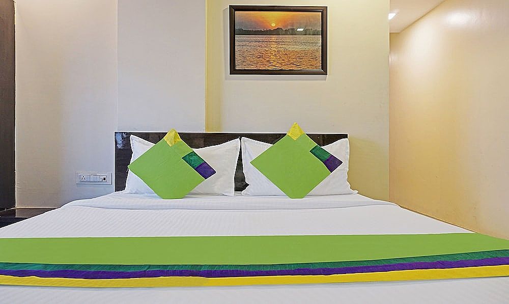 Itsy Hotels Chetan Executive Hadapsar Phursungi Standard Double Room 12