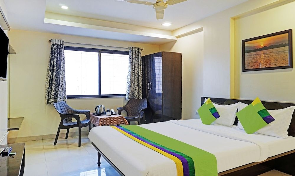Itsy Hotels Chetan Executive Hadapsar Phursungi Standard Double Room 7