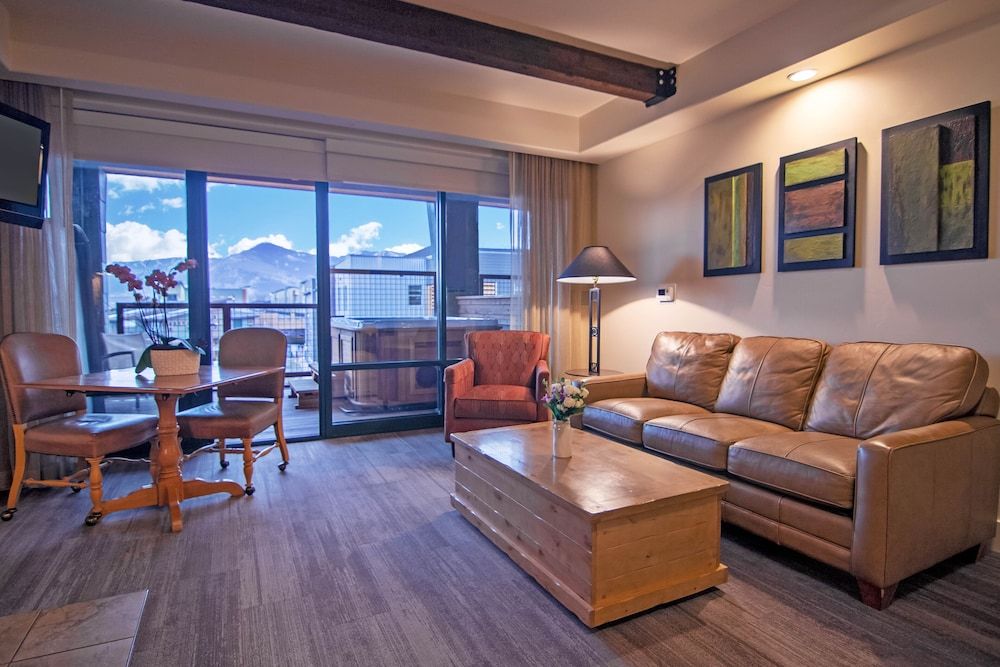 Newpark Resort Luxury Suite, 1 King Bed with Sofa bed, Hot Tub, No View 7