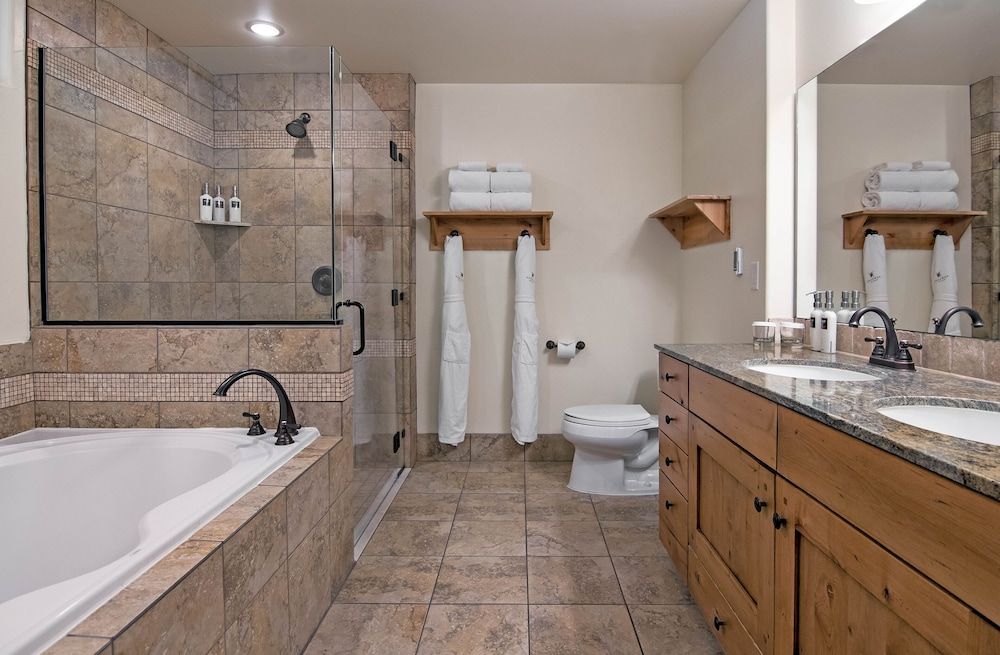 Newpark Resort Luxury Suite, 1 King Bed with Sofa bed, Hot Tub, No View 4