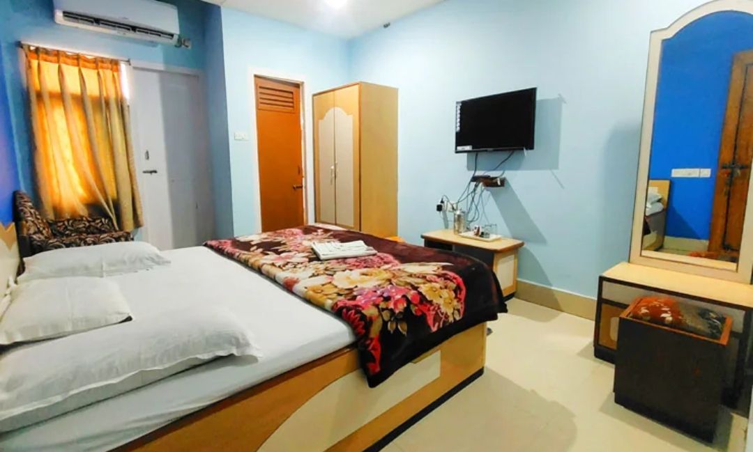 Hotel Raj Deluxe AC Room 2