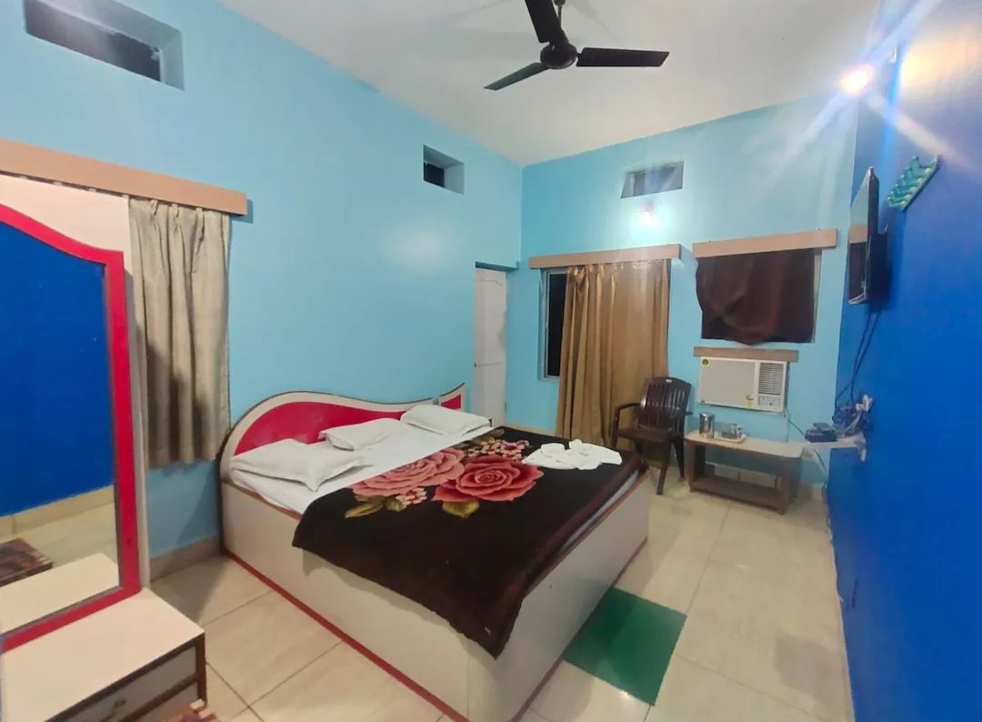 Hotel Raj Deluxe AC Room