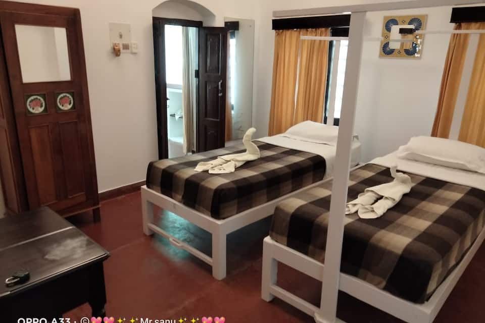 Standard Twin Room.