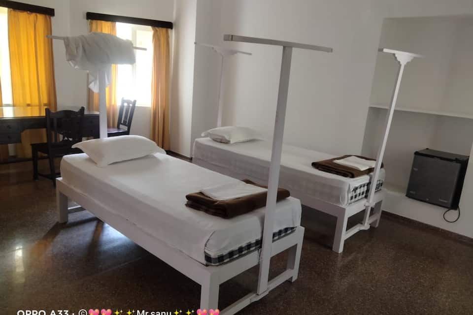 Standard Twin Room.