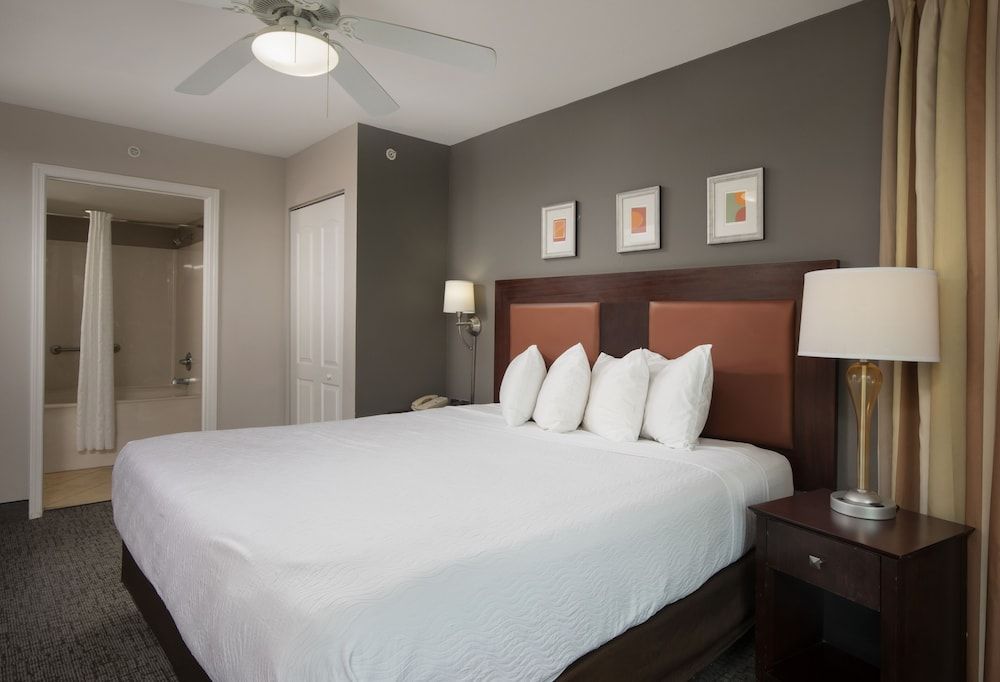 3 Bedroom Oceanfront 1K / 4DBLS