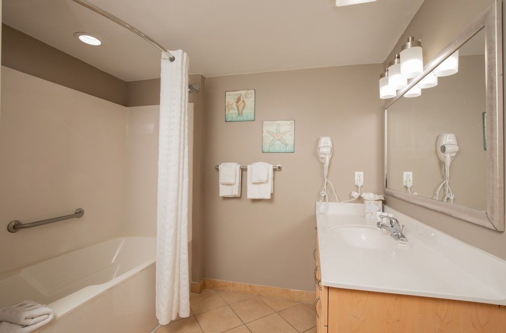 Prince Resort Tower 1 Oceanfront 2 Bedrm Corner 4 DBLS 8