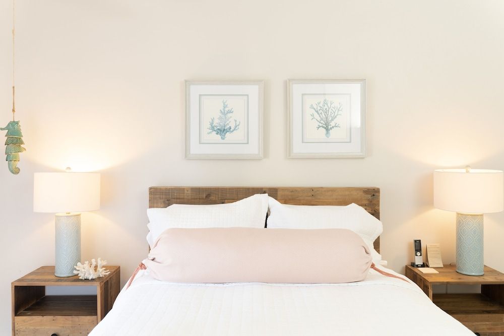 Deluxe Room, 1 Queen Bed, Garden View