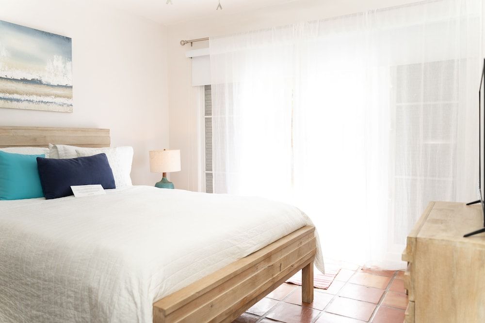 Deluxe Room, 1 Queen Bed, Garden View