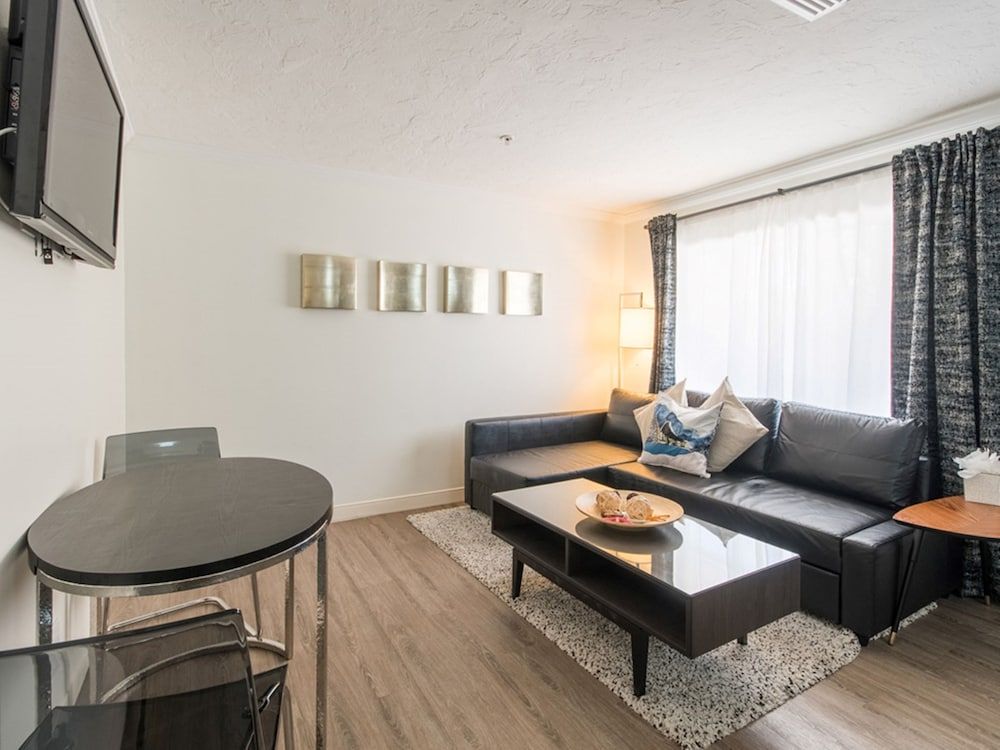 Hibiscus Suites - Gateway to Siesta Key Deluxe Suite, 1 King Bed 11